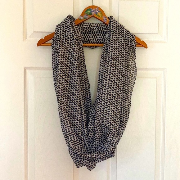 Only Black & White Infinity Scarf - Picture 1 of 6